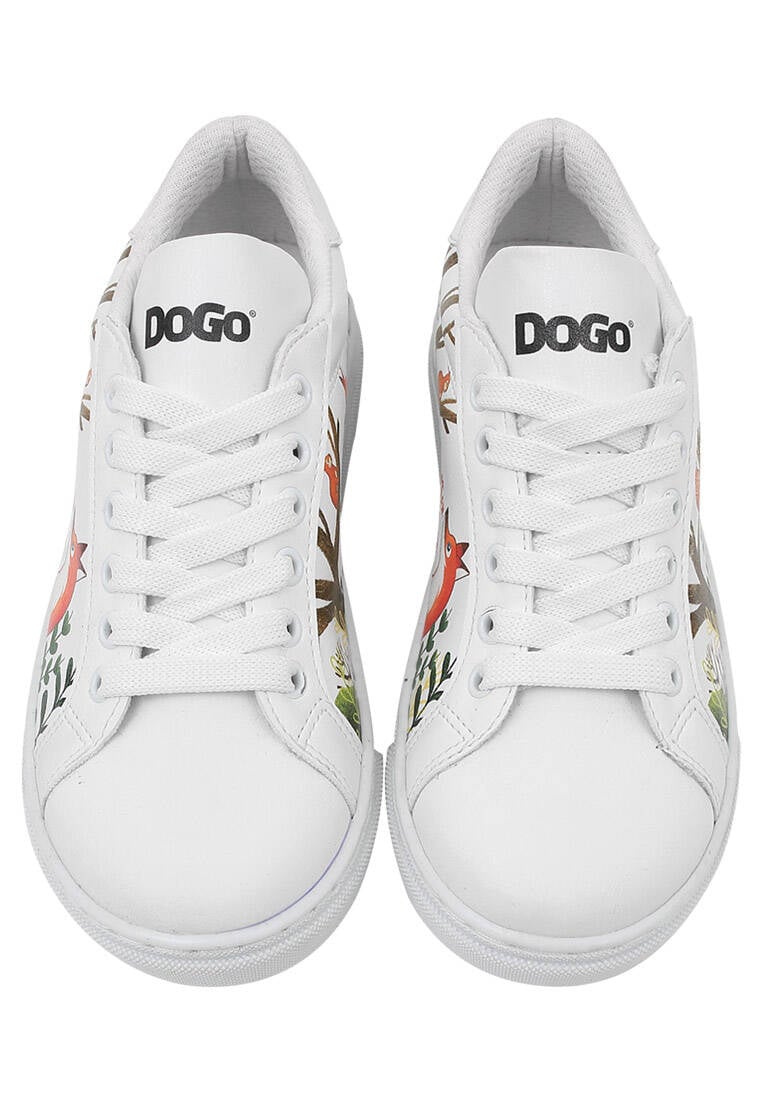 Beige casual sneakers