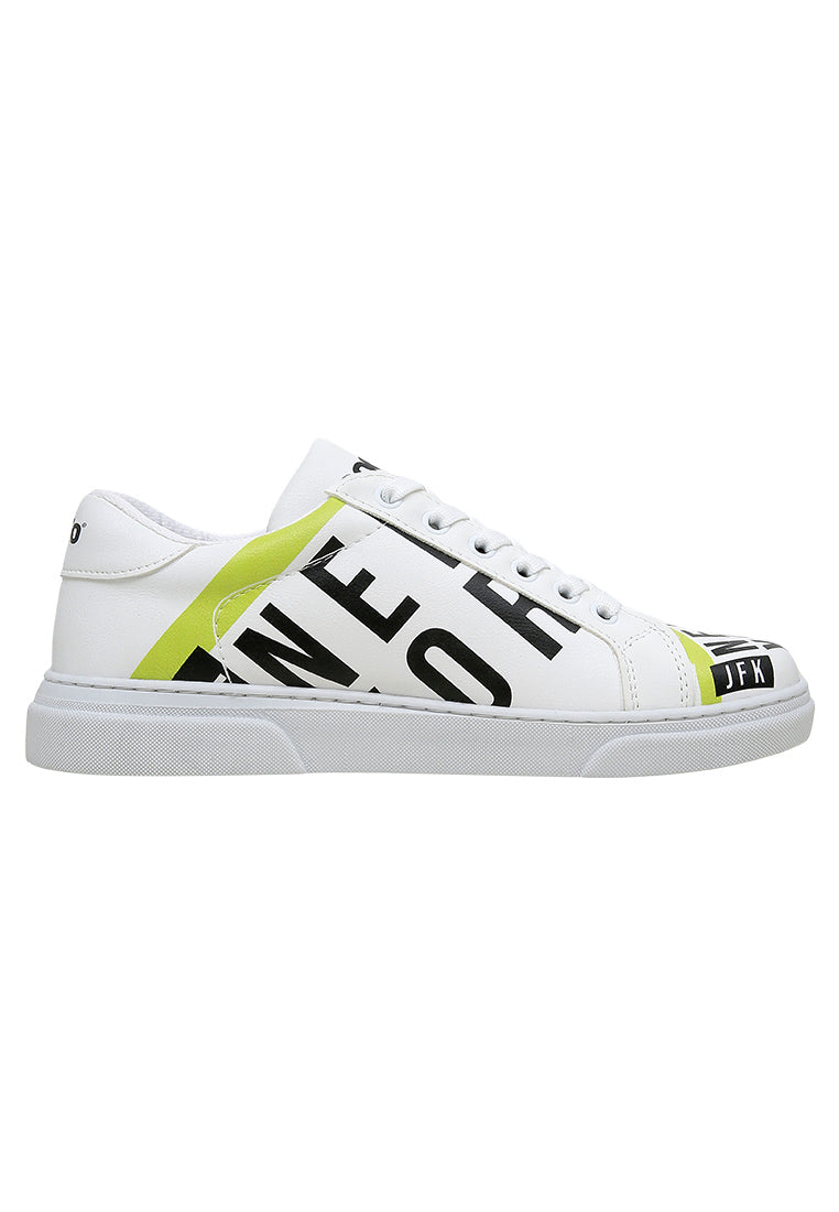 Women’s wide sneakers